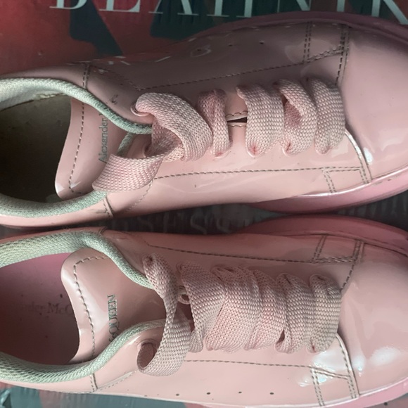 Little girl pink patent leather McQueen’s sneakers. Euro size 31 - Picture 6 of 7